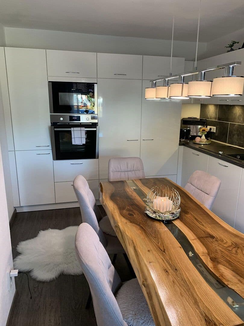 Prodej domu 110 m², pozemek 226 m², Isny im Allgäu, Bádensko-Württembersko Prodej domu 110 m², pozemek 226 m², Isny im Allgäu, Bádensko-Württembersko