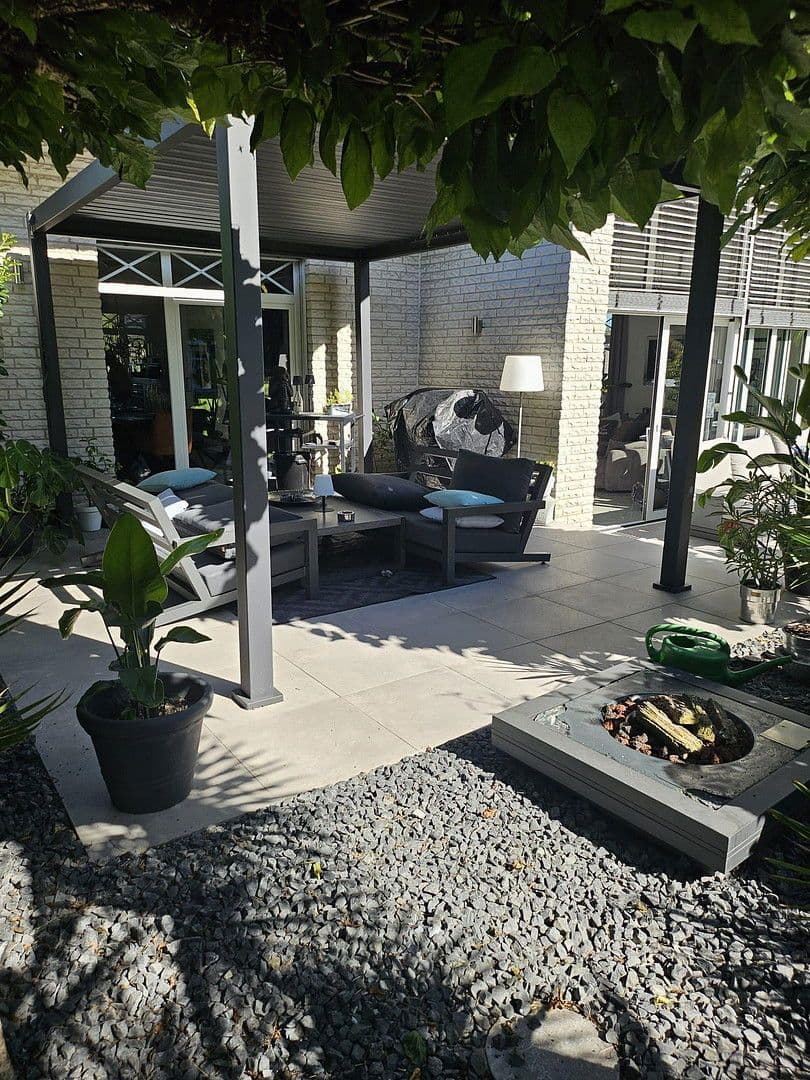 Prodej domu 220 m², pozemek 1.000 m², Voerde (Niederrhein), Severní Porýní-Vestfálsko Prodej domu 220 m², pozemek 1.000 m², Voerde (Niederrhein), Severní Porýní-Vestfálsko