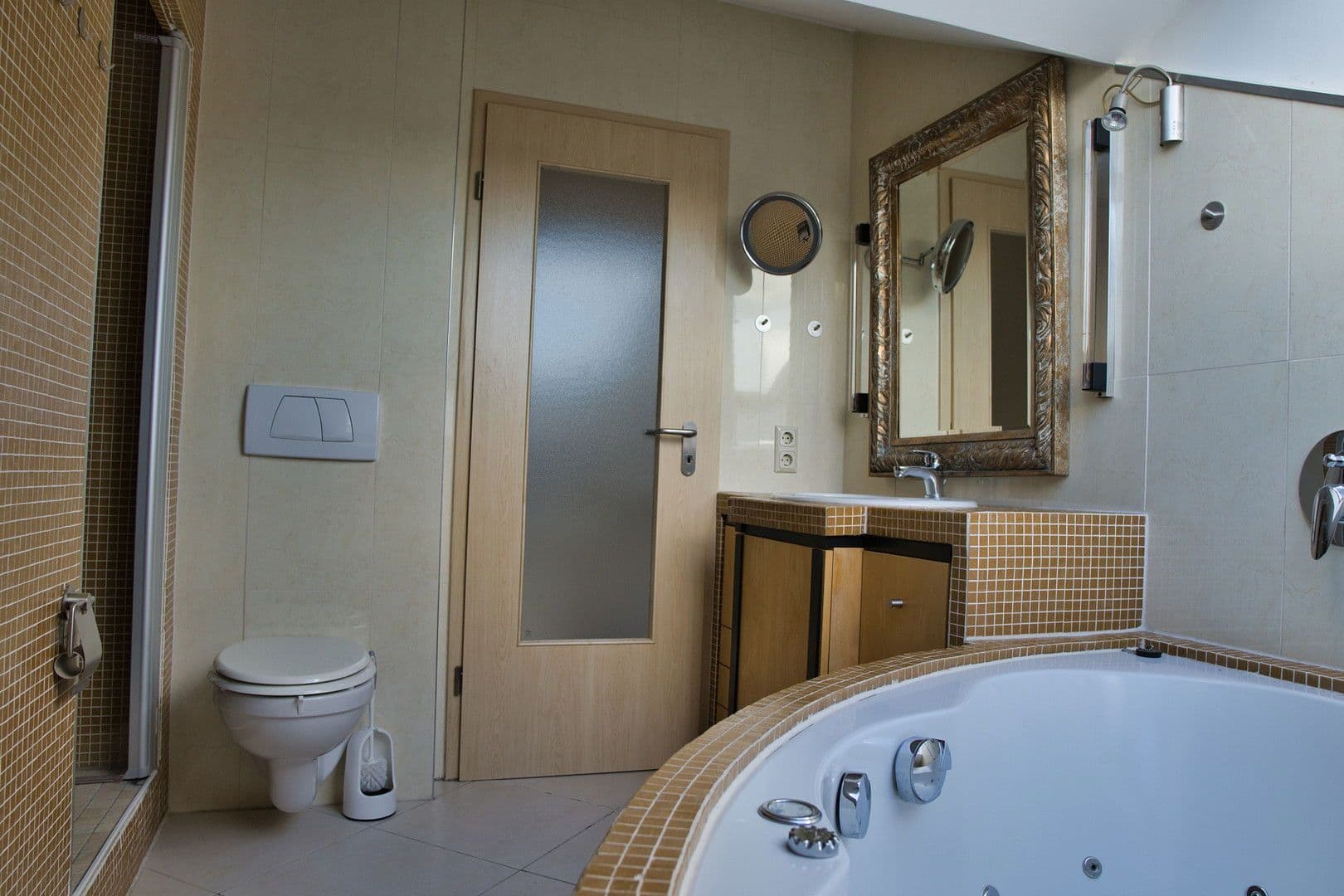 Pronájem bytu 3+1 114 m², Wilhelm-von-Capitaine Strasse 18, Köln, Severní Porýní-Vestfálsko Pronájem bytu 3+1 114 m², Wilhelm-von-Capitaine Strasse 18, Köln, Severní Porýní-Vestfálsko