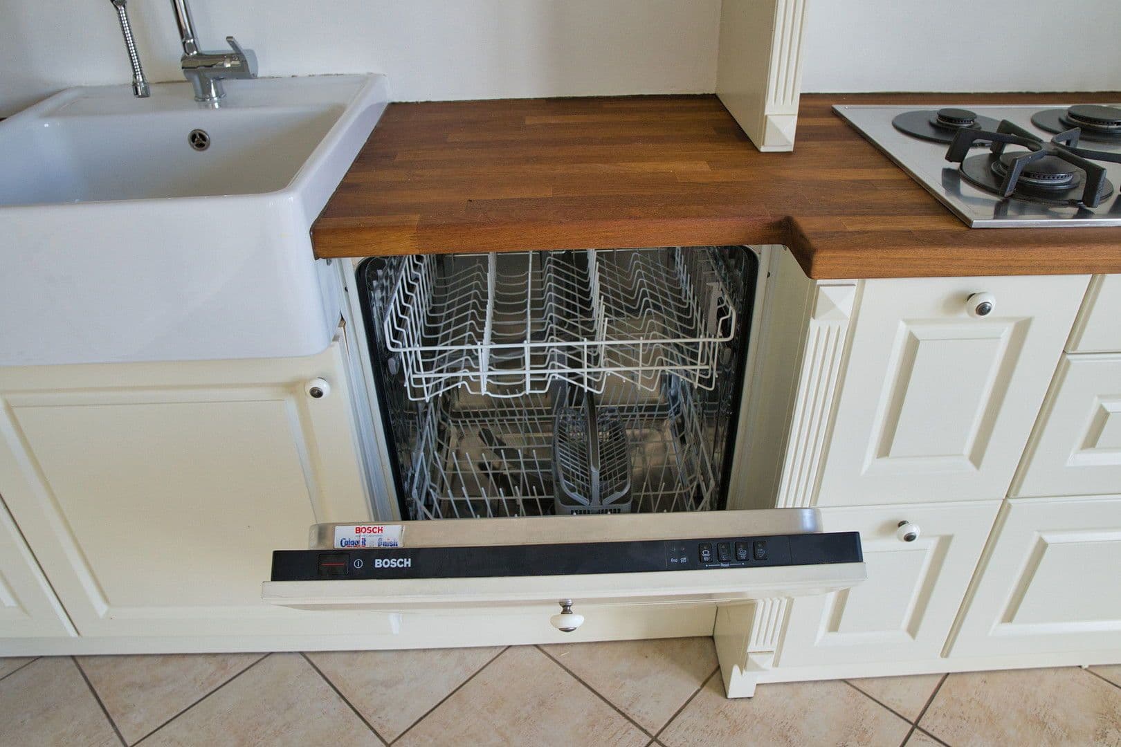 Pronájem bytu 3+1 114 m², Wilhelm-von-Capitaine Strasse 18, Köln, Severní Porýní-Vestfálsko Pronájem bytu 3+1 114 m², Wilhelm-von-Capitaine Strasse 18, Köln, Severní Porýní-Vestfálsko