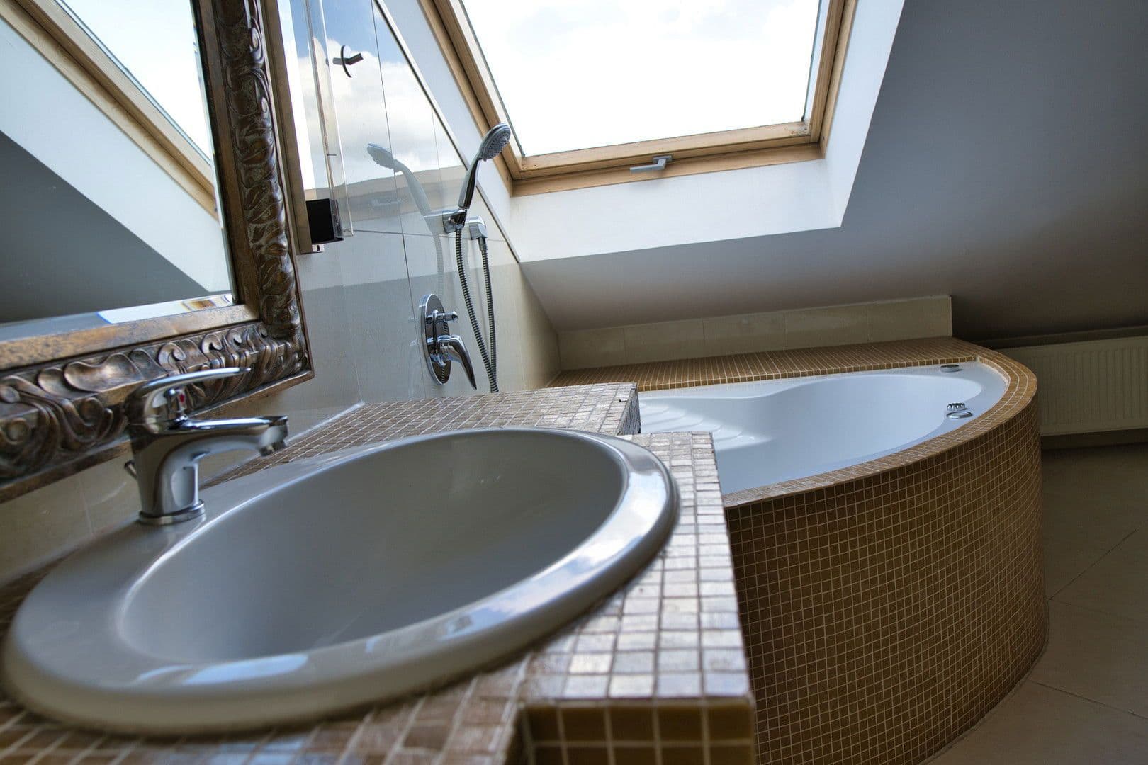 Pronájem bytu 3+1 114 m², Wilhelm-von-Capitaine Strasse 18, Köln, Severní Porýní-Vestfálsko Pronájem bytu 3+1 114 m², Wilhelm-von-Capitaine Strasse 18, Köln, Severní Porýní-Vestfálsko