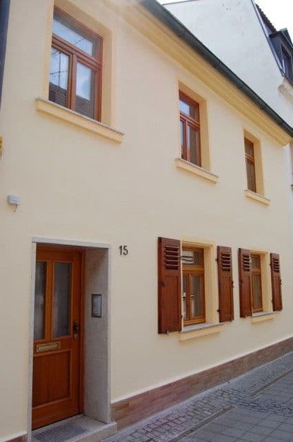 Pronájem domu 102 m², pozemek 98 m², Kuttlerstr. 15, Erlangen, Bavorsko Pronájem domu 102 m², pozemek 98 m², Kuttlerstr. 15, Erlangen, Bavorsko