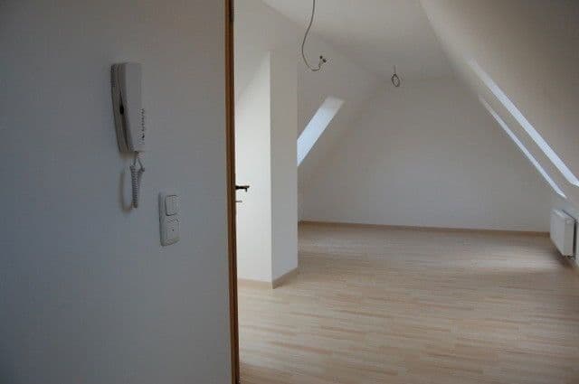 Pronájem domu 102 m², pozemek 98 m², Kuttlerstr. 15, Erlangen, Bavorsko Pronájem domu 102 m², pozemek 98 m², Kuttlerstr. 15, Erlangen, Bavorsko