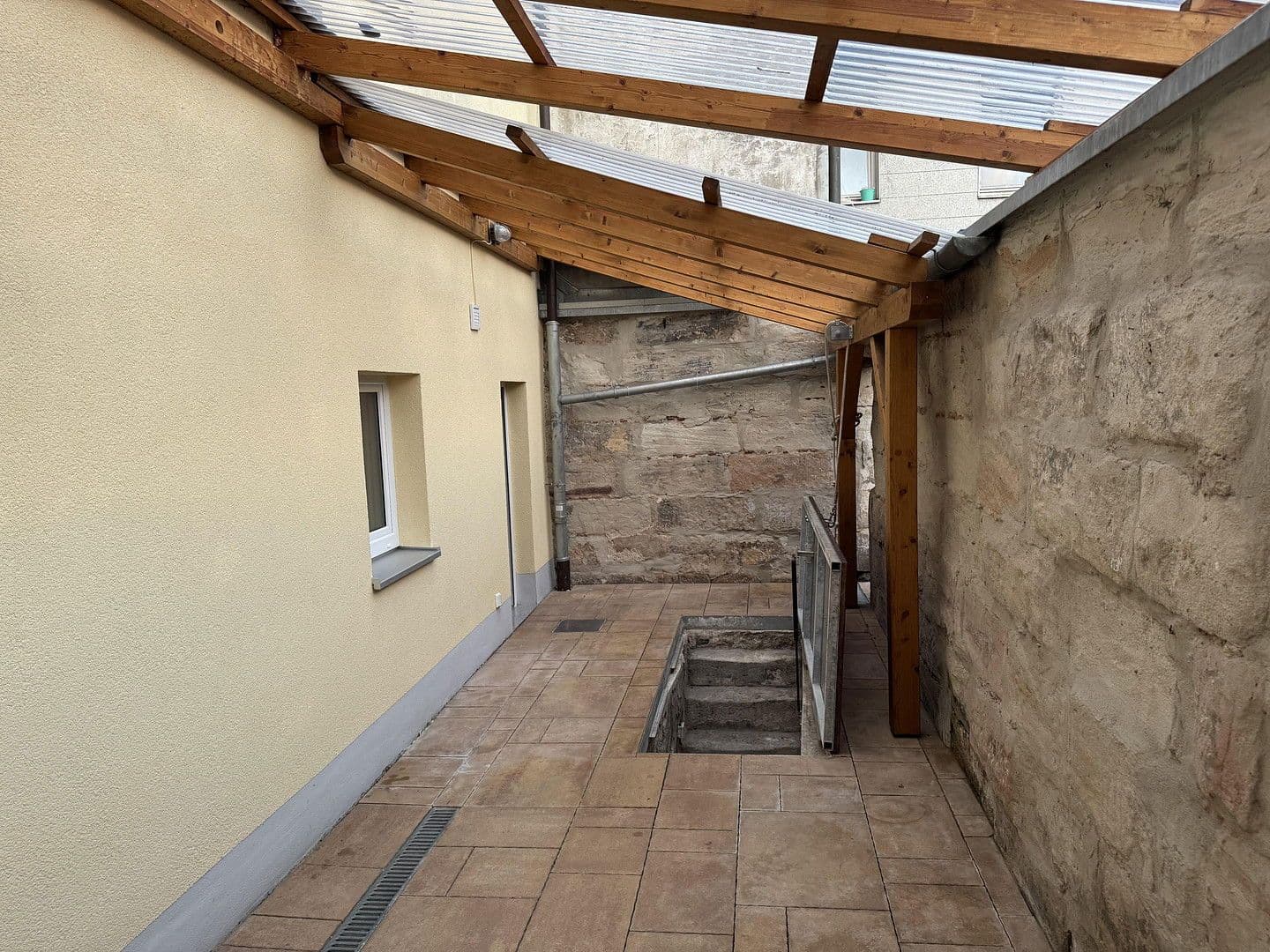 Pronájem domu 102 m², pozemek 98 m², Kuttlerstr. 15, Erlangen, Bavorsko Pronájem domu 102 m², pozemek 98 m², Kuttlerstr. 15, Erlangen, Bavorsko