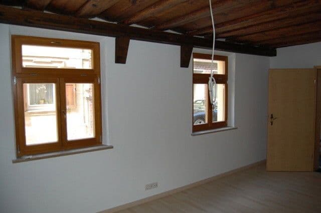 Pronájem domu 102 m², pozemek 98 m², Kuttlerstr. 15, Erlangen, Bavorsko Pronájem domu 102 m², pozemek 98 m², Kuttlerstr. 15, Erlangen, Bavorsko