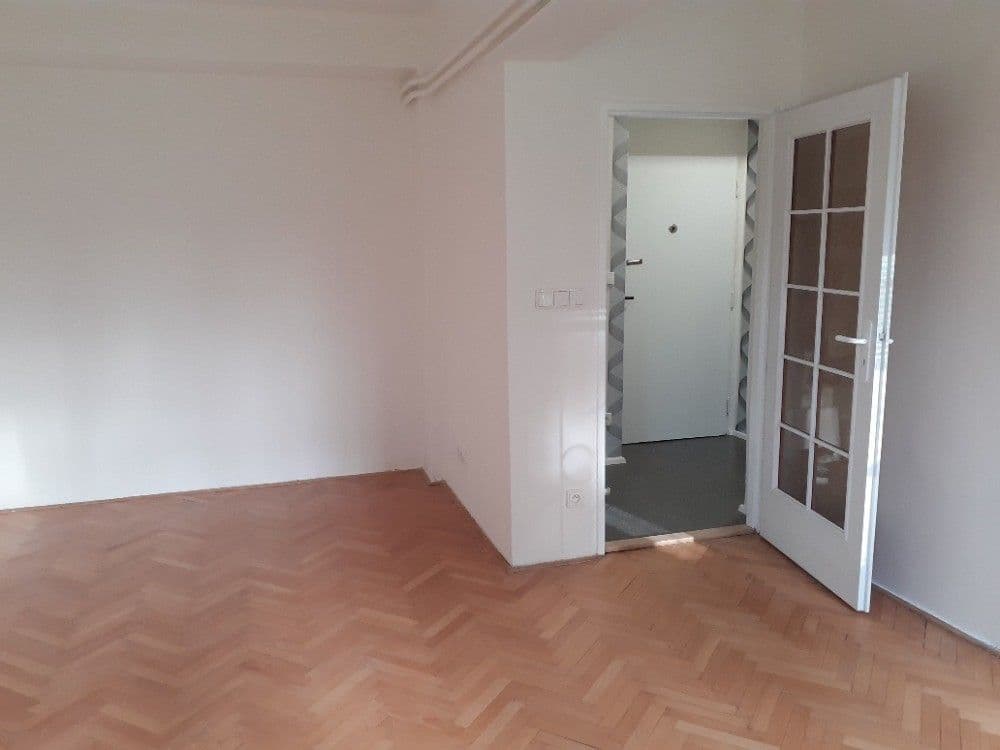 Prodej bytu 1+kk 35 m², Plk. B. Petroviče, Dobříš, Středočeský kraj Prodej bytu 1+kk 35 m², Plk. B. Petroviče, Dobříš, Středočeský kraj
