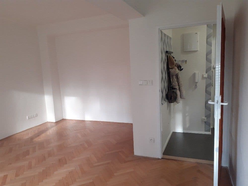 Prodej bytu 1+kk 35 m², Plk. B. Petroviče, Dobříš, Středočeský kraj Prodej bytu 1+kk 35 m², Plk. B. Petroviče, Dobříš, Středočeský kraj