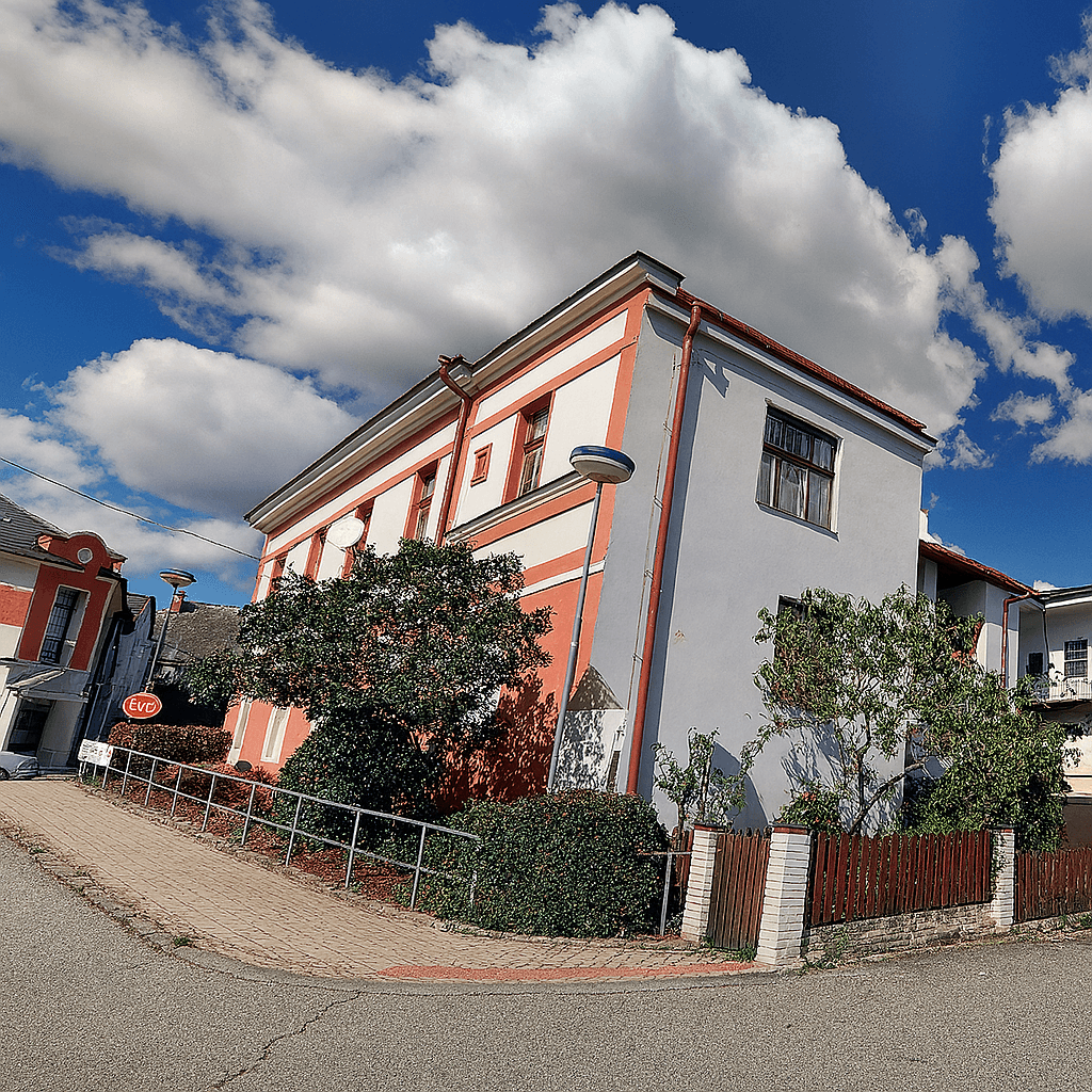 Prodej domu 360 m², pozemek 418 m², náměstí T. G. Masaryka, Veselí nad Lužnicí, Jihočeský kraj Prodej domu 360 m², pozemek 418 m², náměstí T. G. Masaryka, Veselí nad Lužnicí, Jihočeský kraj