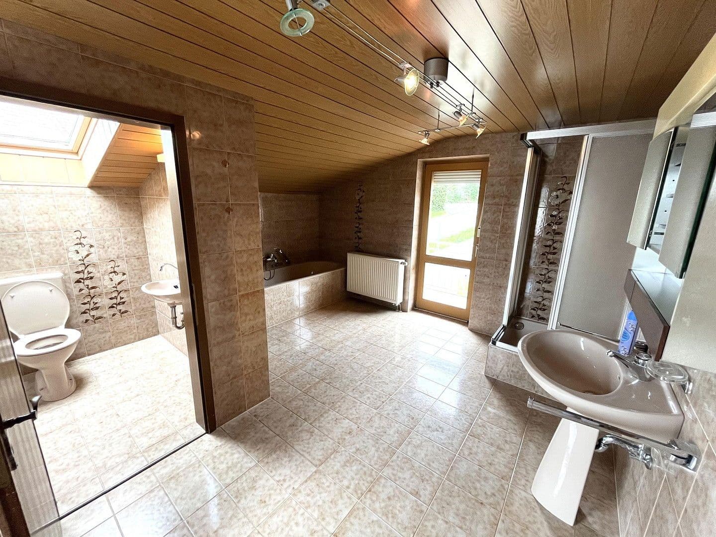 Prodej domu 160 m², pozemek 771 m², Bergmannstraße 16, Au in der Hallertau, Bavorsko Prodej domu 160 m², pozemek 771 m², Bergmannstraße 16, Au in der Hallertau, Bavorsko