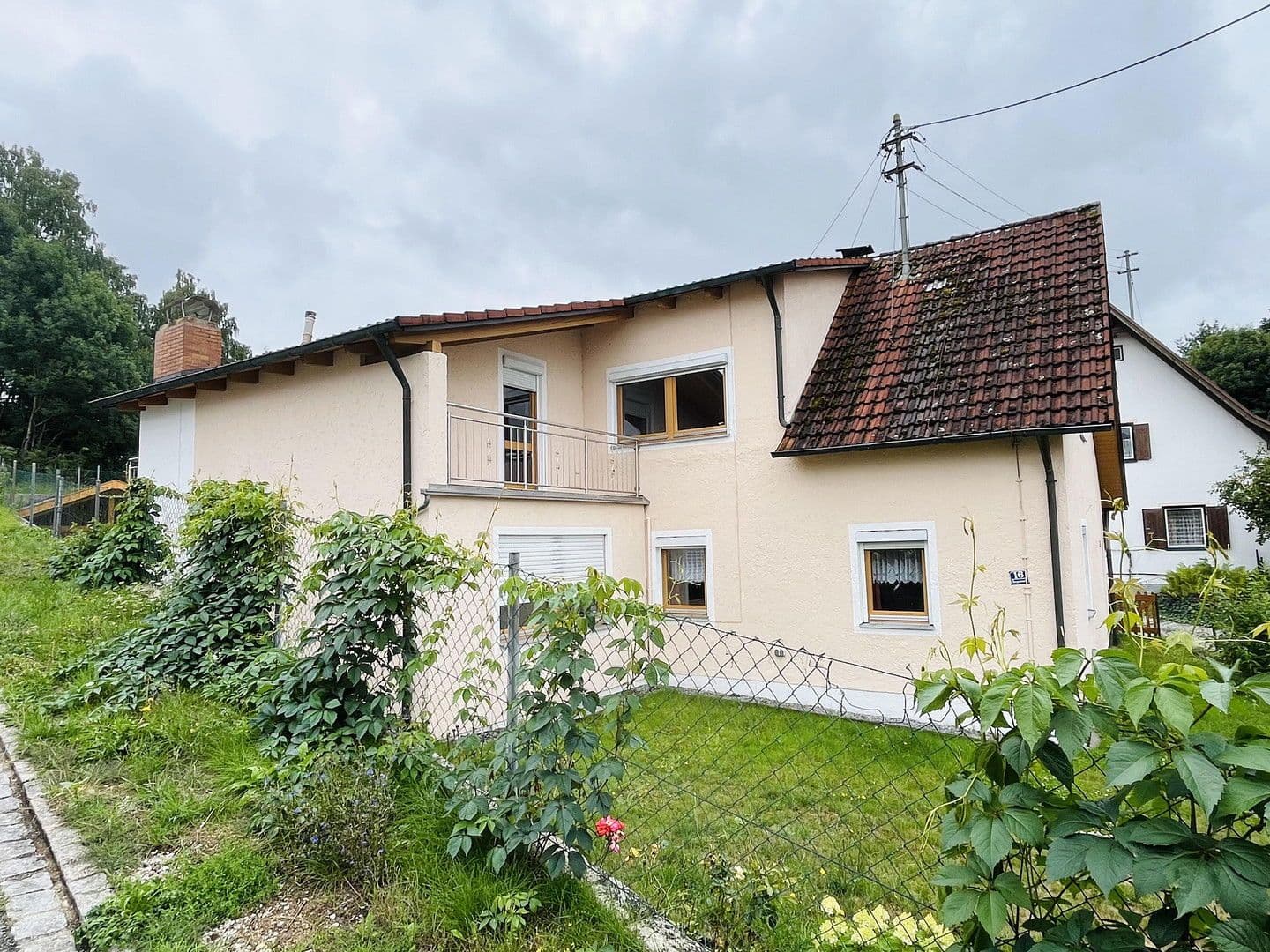 Prodej domu 160 m², pozemek 771 m², Bergmannstraße 16, Au in der Hallertau, Bavorsko Prodej domu 160 m², pozemek 771 m², Bergmannstraße 16, Au in der Hallertau, Bavorsko