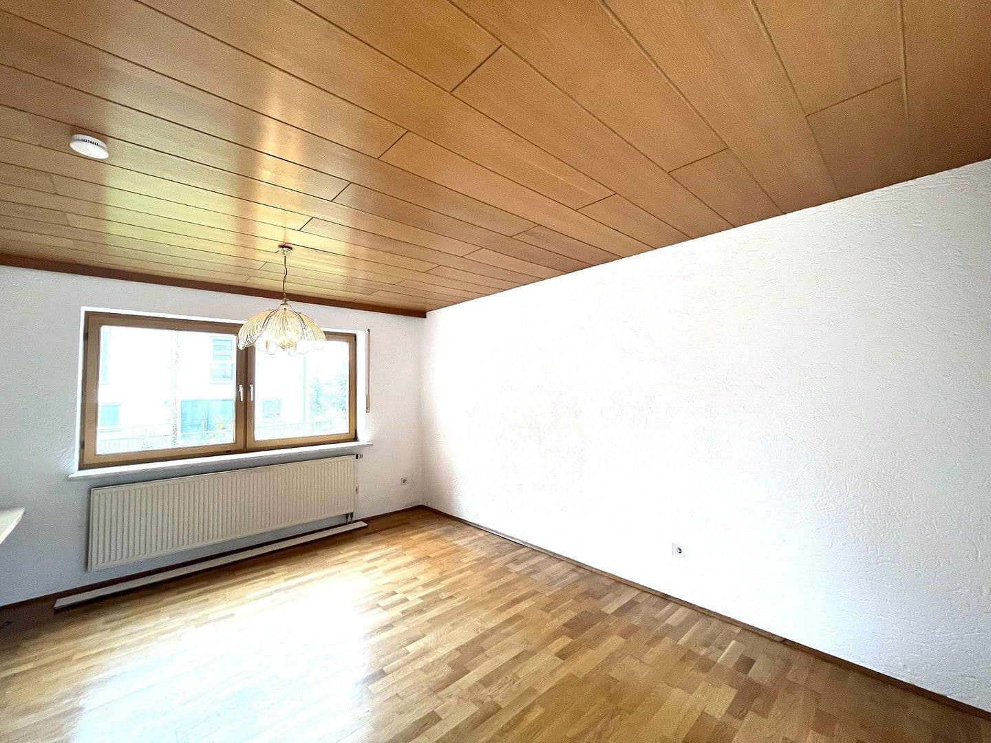 Prodej domu 160 m², pozemek 771 m², Bergmannstraße 16, Au in der Hallertau, Bavorsko Prodej domu 160 m², pozemek 771 m², Bergmannstraße 16, Au in der Hallertau, Bavorsko