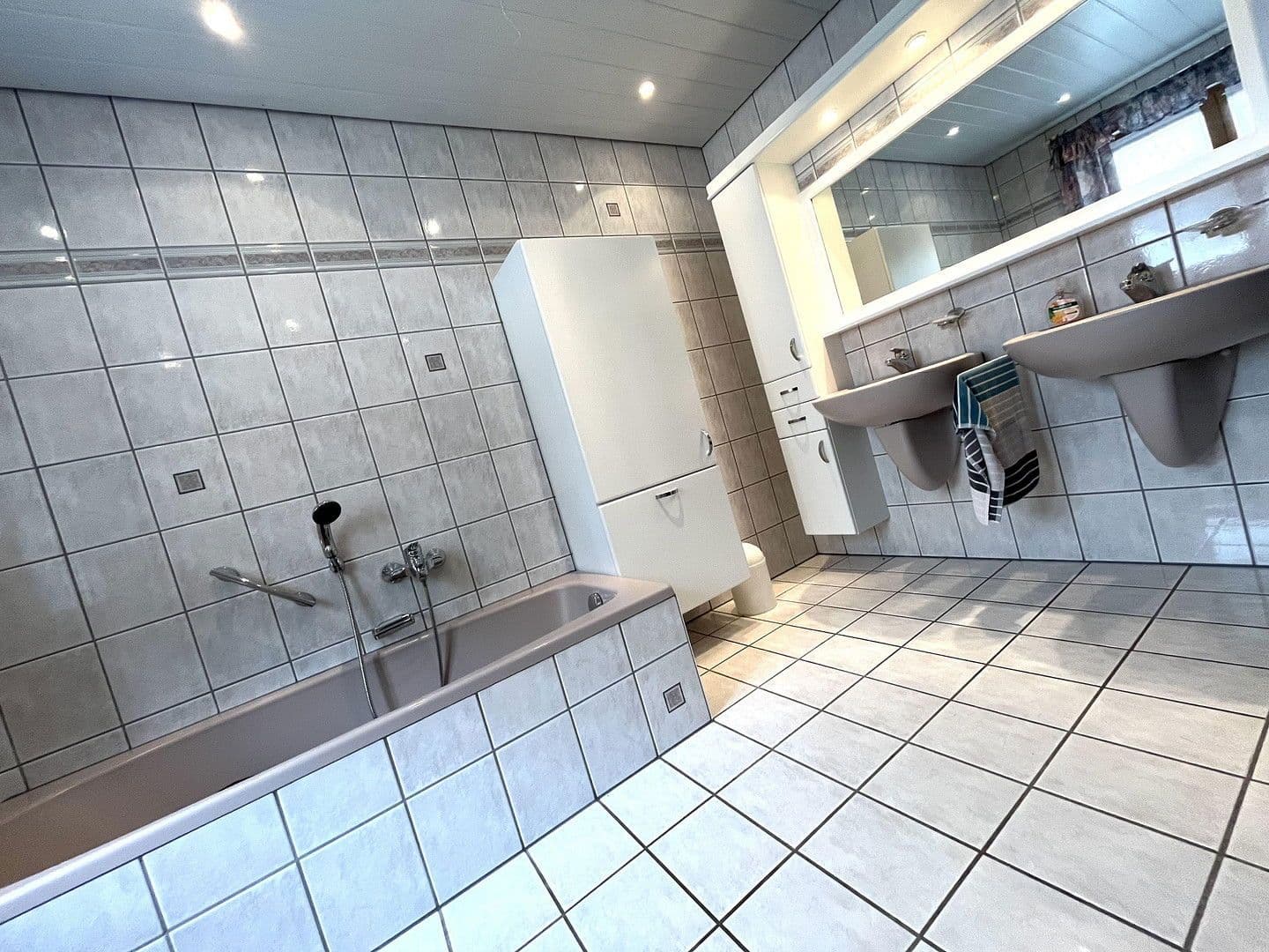 Prodej domu 160 m², pozemek 771 m², Bergmannstraße 16, Au in der Hallertau, Bavorsko Prodej domu 160 m², pozemek 771 m², Bergmannstraße 16, Au in der Hallertau, Bavorsko