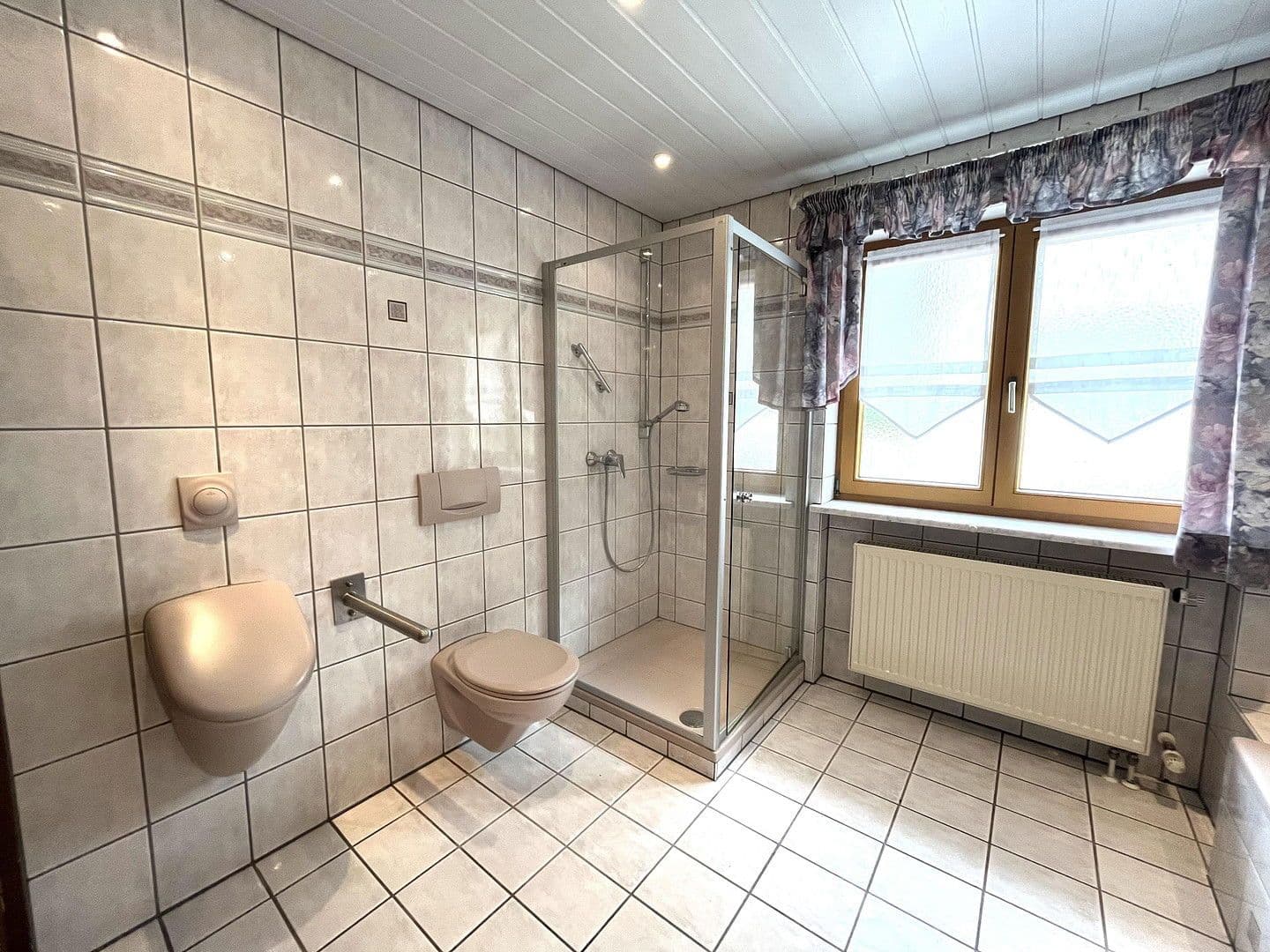 Prodej domu 160 m², pozemek 771 m², Bergmannstraße 16, Au in der Hallertau, Bavorsko Prodej domu 160 m², pozemek 771 m², Bergmannstraße 16, Au in der Hallertau, Bavorsko