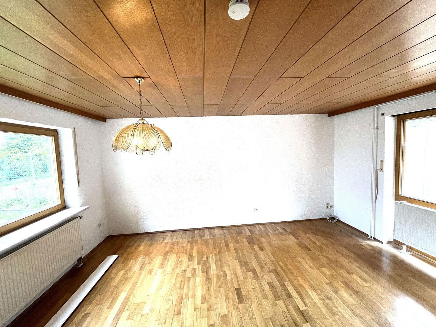 Prodej domu 160 m², pozemek 771 m², Bergmannstraße 16, Au in der Hallertau, Bavorsko Prodej domu 160 m², pozemek 771 m², Bergmannstraße 16, Au in der Hallertau, Bavorsko