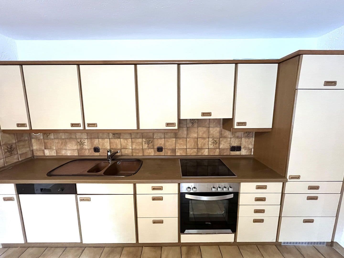 Prodej domu 160 m², pozemek 771 m², Bergmannstraße 16, Au in der Hallertau, Bavorsko Prodej domu 160 m², pozemek 771 m², Bergmannstraße 16, Au in der Hallertau, Bavorsko