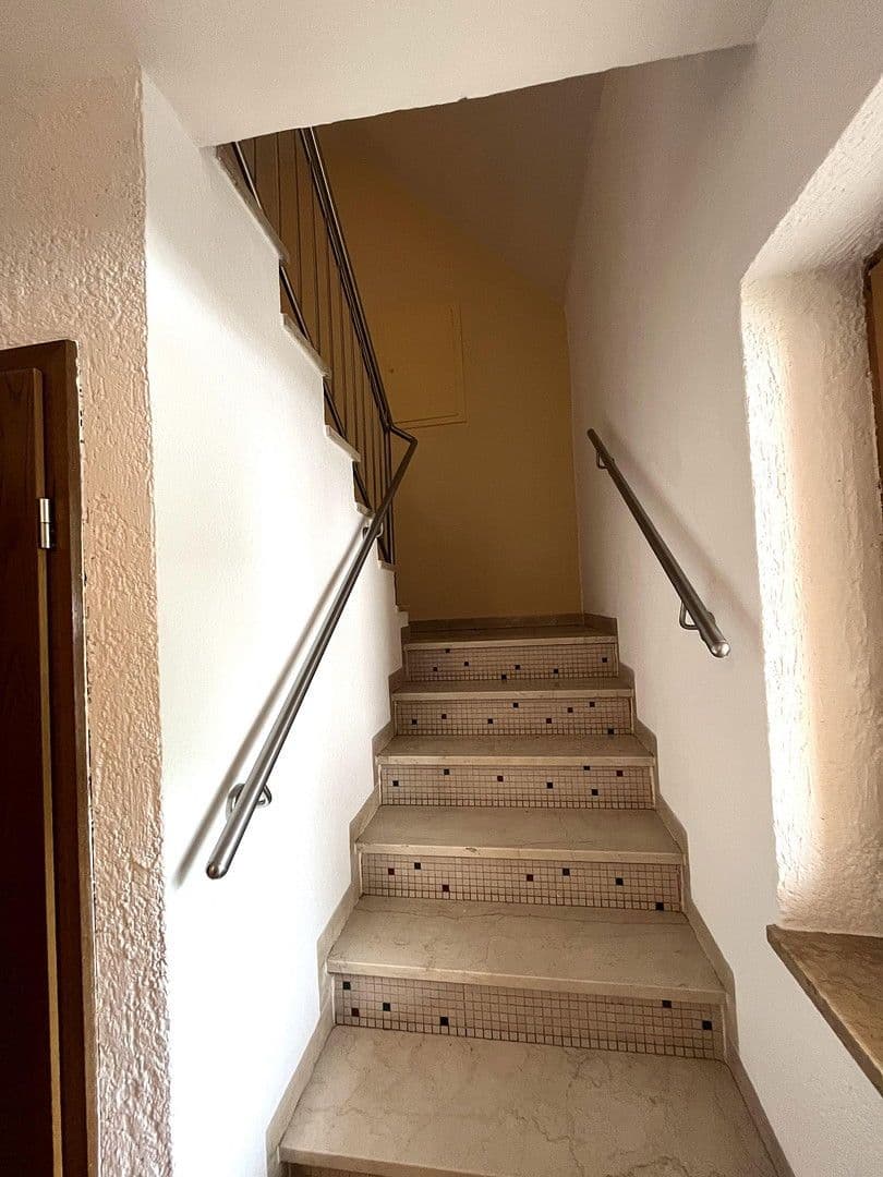 Prodej domu 160 m², pozemek 771 m², Bergmannstraße 16, Au in der Hallertau, Bavorsko Prodej domu 160 m², pozemek 771 m², Bergmannstraße 16, Au in der Hallertau, Bavorsko