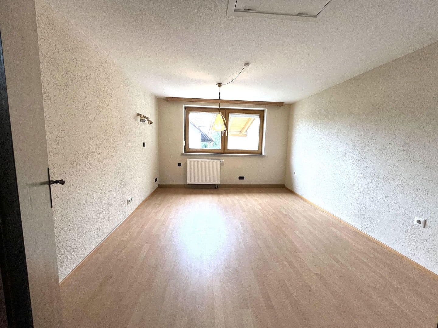 Prodej domu 160 m², pozemek 771 m², Bergmannstraße 16, Au in der Hallertau, Bavorsko Prodej domu 160 m², pozemek 771 m², Bergmannstraße 16, Au in der Hallertau, Bavorsko