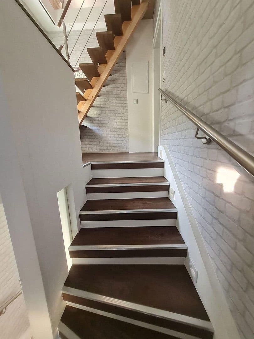 Prodej domu 185 m², pozemek 996 m², Kaiserslautern, Porýní-Falc Prodej domu 185 m², pozemek 996 m², Kaiserslautern, Porýní-Falc