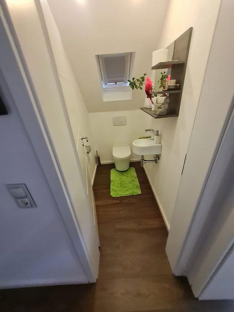 Prodej domu 185 m², pozemek 996 m², Kaiserslautern, Porýní-Falc Prodej domu 185 m², pozemek 996 m², Kaiserslautern, Porýní-Falc