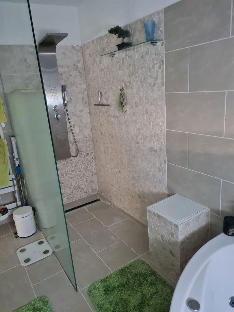 Prodej domu 185 m², pozemek 996 m², Kaiserslautern, Porýní-Falc Prodej domu 185 m², pozemek 996 m², Kaiserslautern, Porýní-Falc