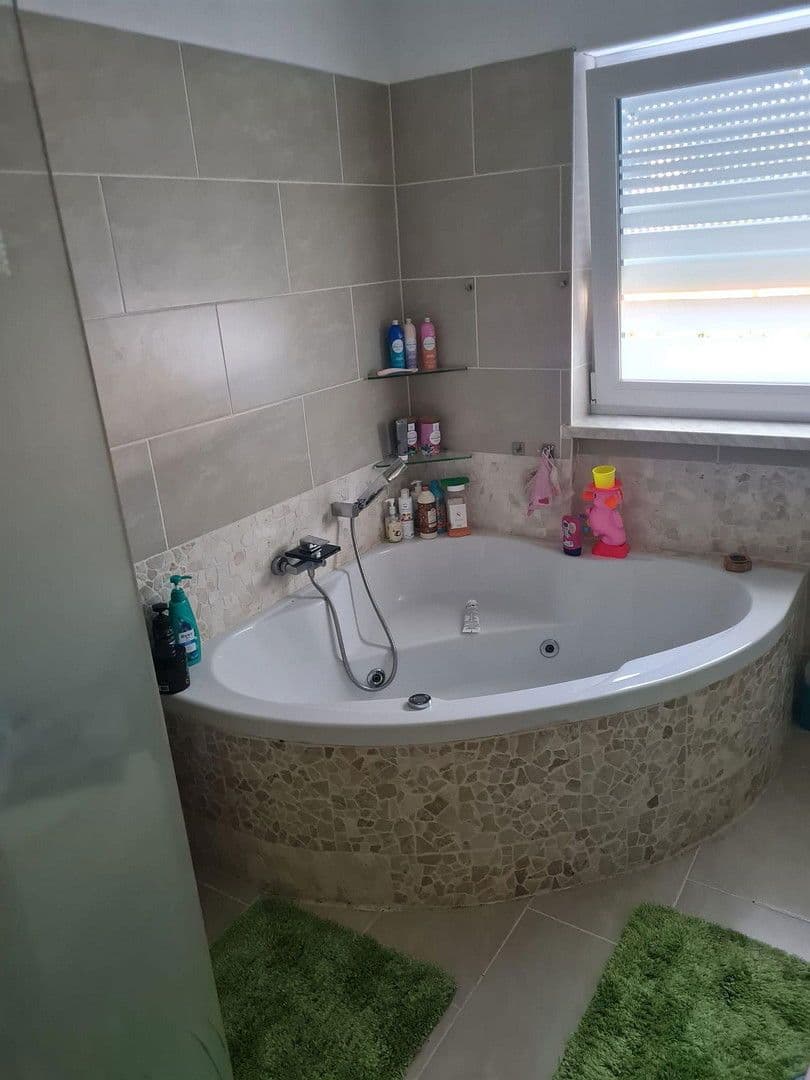 Prodej domu 185 m², pozemek 996 m², Kaiserslautern, Porýní-Falc Prodej domu 185 m², pozemek 996 m², Kaiserslautern, Porýní-Falc