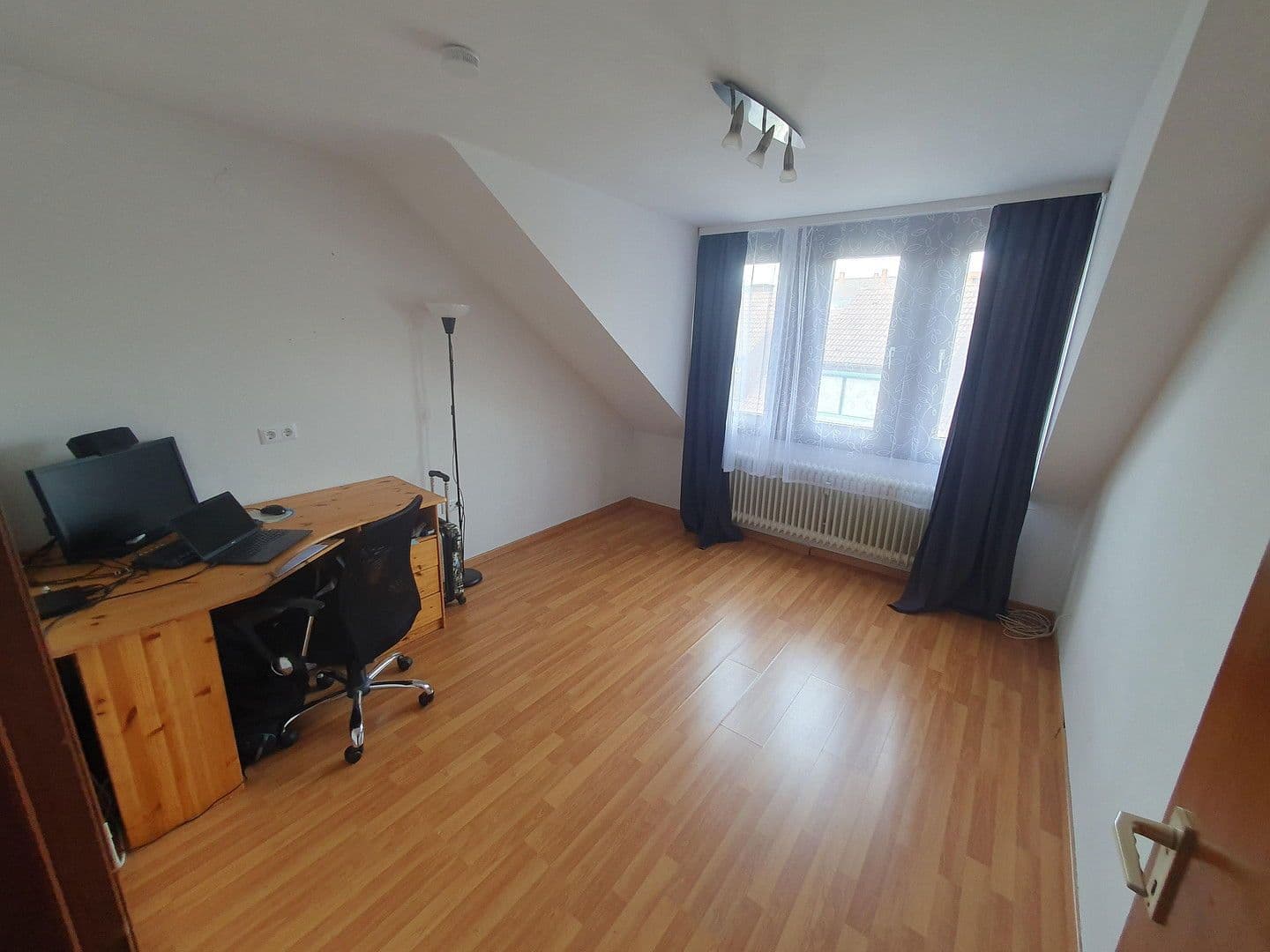 Pronájem bytu 3+1 104 m², Akademiestraße, 18, Karlsruhe, Bádensko-Württembersko Pronájem bytu 3+1 104 m², Akademiestraße, 18, Karlsruhe, Bádensko-Württembersko