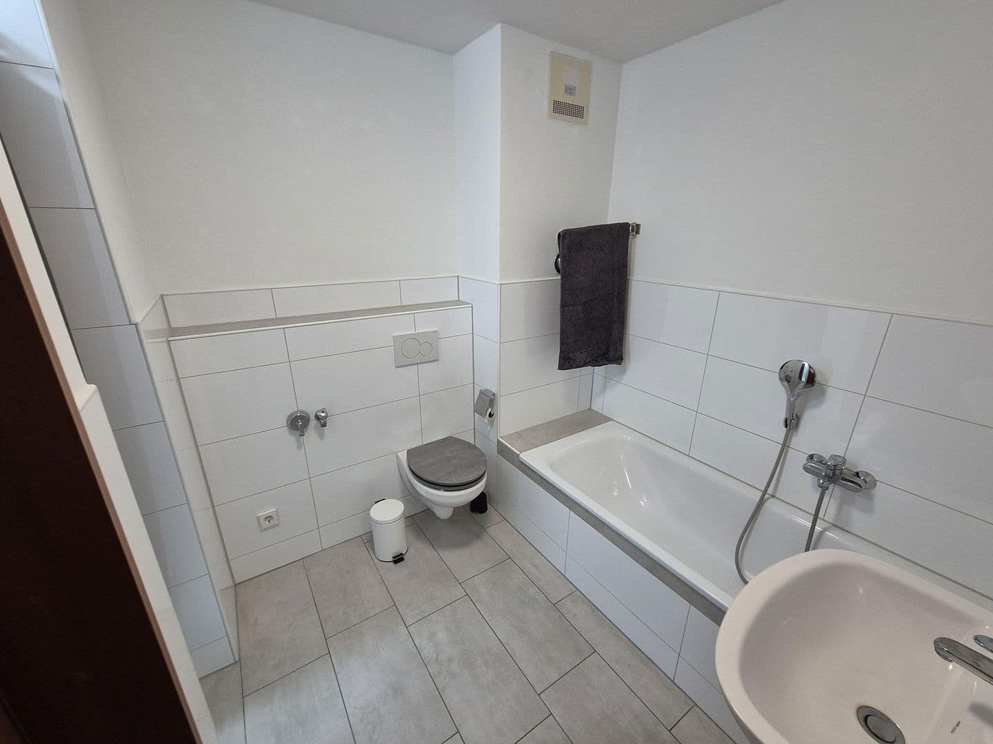 Pronájem bytu 3+1 104 m², Akademiestraße, 18, Karlsruhe, Bádensko-Württembersko Pronájem bytu 3+1 104 m², Akademiestraße, 18, Karlsruhe, Bádensko-Württembersko