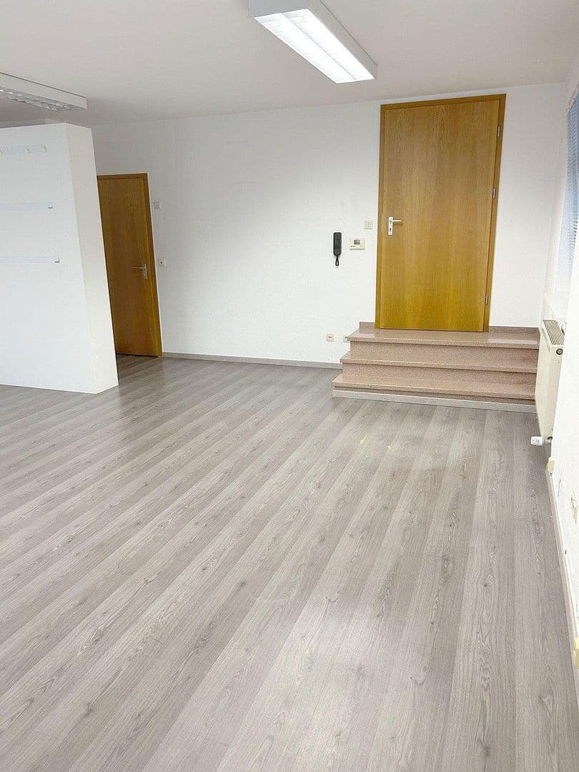Pronájem kanceláře 43 m², Bad Wimpfen, Bádensko-Württembersko Pronájem kanceláře 43 m², Bad Wimpfen, Bádensko-Württembersko