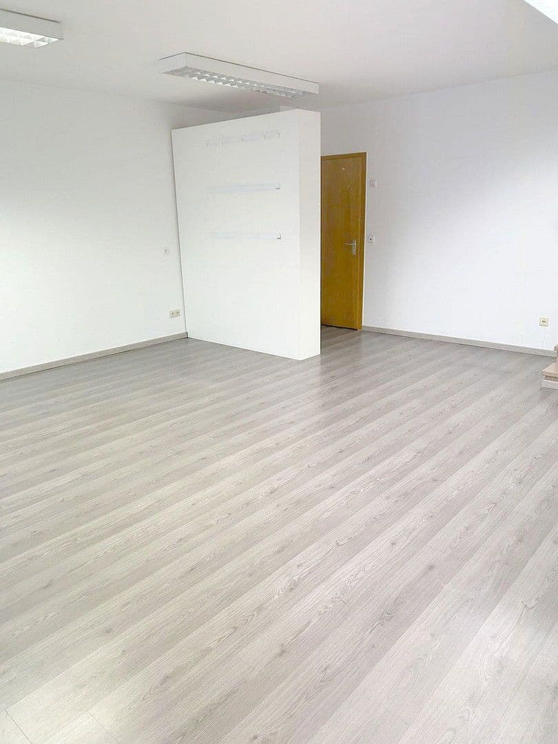 Pronájem kanceláře 43 m², Bad Wimpfen, Bádensko-Württembersko Pronájem kanceláře 43 m², Bad Wimpfen, Bádensko-Württembersko