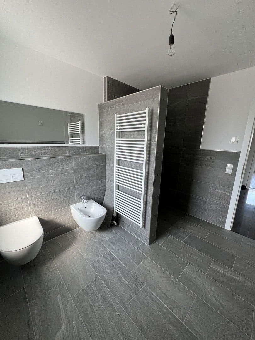 Prodej domu 178 m², pozemek 265 m², Vettelhovener Strasse 124 A, Grafschaft, Porýní-Falc Prodej domu 178 m², pozemek 265 m², Vettelhovener Strasse 124 A, Grafschaft, Porýní-Falc