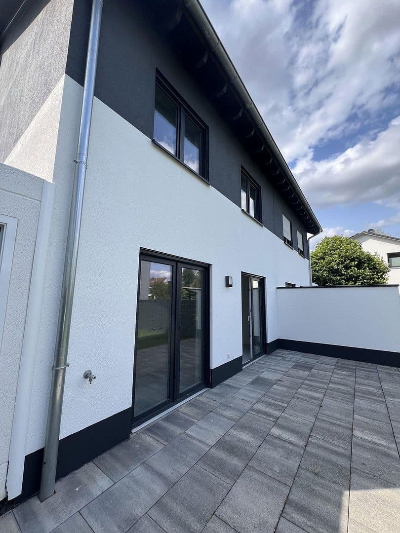 Prodej domu 178 m², pozemek 265 m², Vettelhovener Strasse 124 A, Grafschaft, Porýní-Falc Prodej domu 178 m², pozemek 265 m², Vettelhovener Strasse 124 A, Grafschaft, Porýní-Falc