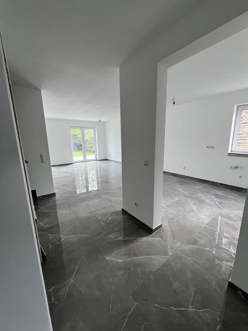 Prodej domu 178 m², pozemek 265 m², Vettelhovener Strasse 124 A, Grafschaft, Porýní-Falc Prodej domu 178 m², pozemek 265 m², Vettelhovener Strasse 124 A, Grafschaft, Porýní-Falc