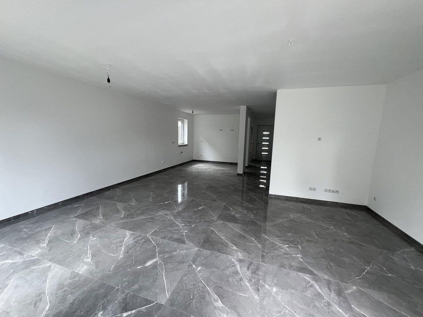 Prodej domu 178 m², pozemek 265 m², Vettelhovener Strasse 124 A, Grafschaft, Porýní-Falc Prodej domu 178 m², pozemek 265 m², Vettelhovener Strasse 124 A, Grafschaft, Porýní-Falc