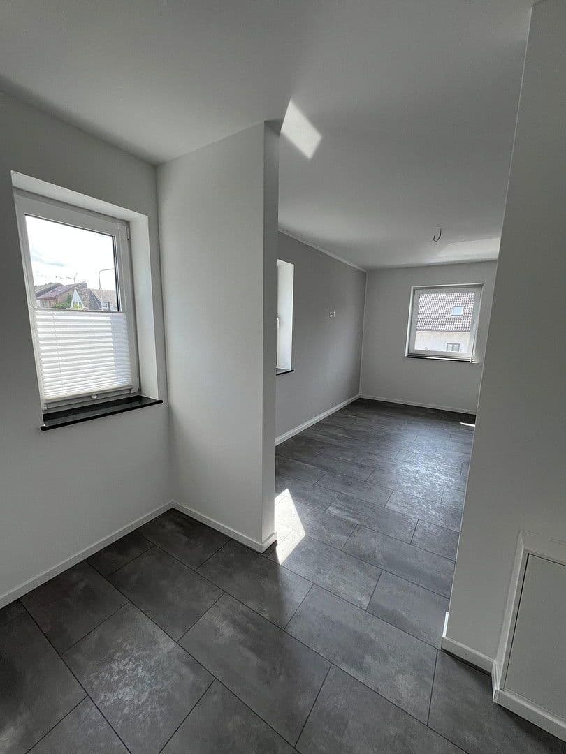 Prodej domu 178 m², pozemek 265 m², Vettelhovener Strasse 124 A, Grafschaft, Porýní-Falc Prodej domu 178 m², pozemek 265 m², Vettelhovener Strasse 124 A, Grafschaft, Porýní-Falc