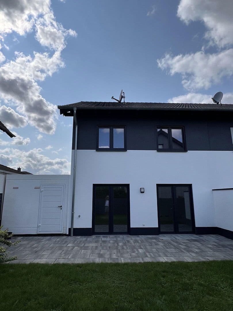 Prodej domu 178 m², pozemek 265 m², Vettelhovener Strasse 124 A, Grafschaft, Porýní-Falc Prodej domu 178 m², pozemek 265 m², Vettelhovener Strasse 124 A, Grafschaft, Porýní-Falc