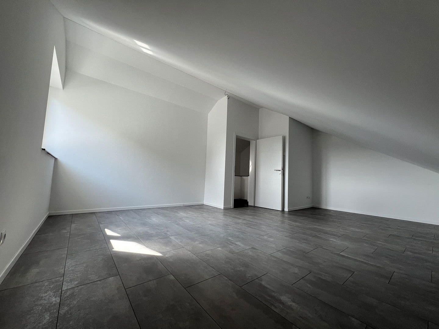 Prodej domu 178 m², pozemek 265 m², Vettelhovener Strasse 124 A, Grafschaft, Porýní-Falc Prodej domu 178 m², pozemek 265 m², Vettelhovener Strasse 124 A, Grafschaft, Porýní-Falc