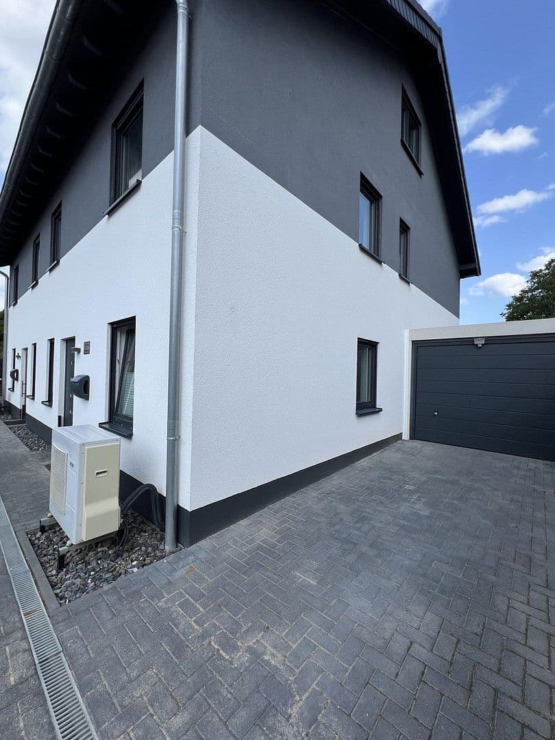 Prodej domu 178 m², pozemek 265 m², Vettelhovener Strasse 124 A, Grafschaft, Porýní-Falc Prodej domu 178 m², pozemek 265 m², Vettelhovener Strasse 124 A, Grafschaft, Porýní-Falc