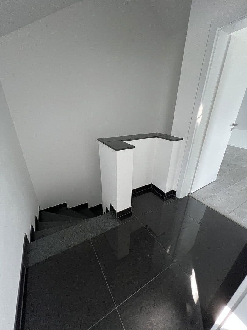 Prodej domu 178 m², pozemek 265 m², Vettelhovener Strasse 124 A, Grafschaft, Porýní-Falc Prodej domu 178 m², pozemek 265 m², Vettelhovener Strasse 124 A, Grafschaft, Porýní-Falc