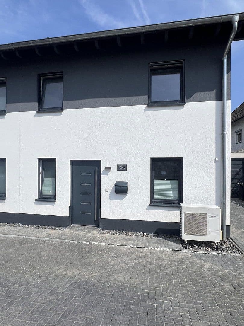 Prodej domu 178 m², pozemek 265 m², Vettelhovener Strasse 124 A, Grafschaft, Porýní-Falc Prodej domu 178 m², pozemek 265 m², Vettelhovener Strasse 124 A, Grafschaft, Porýní-Falc