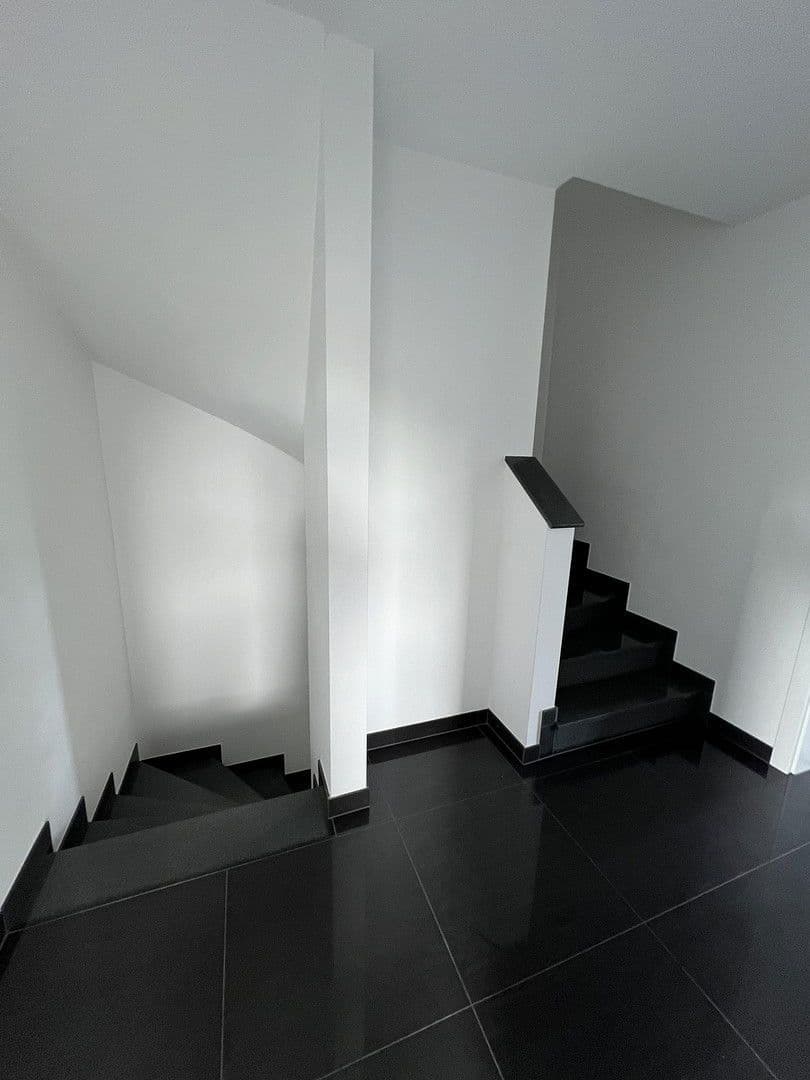 Prodej domu 178 m², pozemek 265 m², Vettelhovener Strasse 124 A, Grafschaft, Porýní-Falc Prodej domu 178 m², pozemek 265 m², Vettelhovener Strasse 124 A, Grafschaft, Porýní-Falc