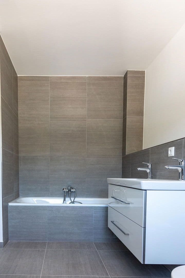 Prodej domu 150 m², pozemek 368 m², Waldblickstr. 30, Simbach, Bavorsko Prodej domu 150 m², pozemek 368 m², Waldblickstr. 30, Simbach, Bavorsko