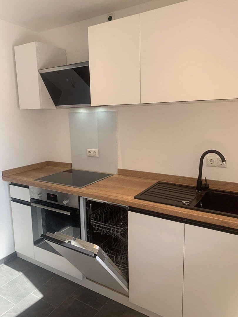 Pronájem bytu 3+1 82 m², Kostelec nad Lesy, Bavorsko Pronájem bytu 3+1 82 m², Kostelec nad Lesy, Bavorsko
