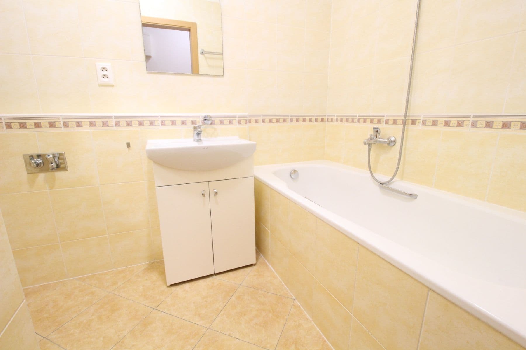 Pronájem bytu 2+kk 55 m², Laudonova, Praha, Praha Pronájem bytu 2+kk 55 m², Laudonova, Praha, Praha