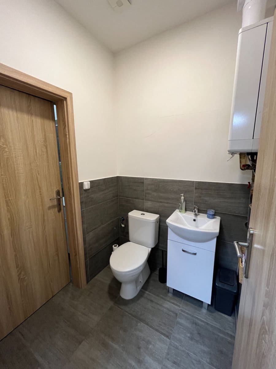 Pronájem kanceláře 22 m², Šantova, Olomouc, Olomoucký kraj Pronájem kanceláře 22 m², Šantova, Olomouc, Olomoucký kraj