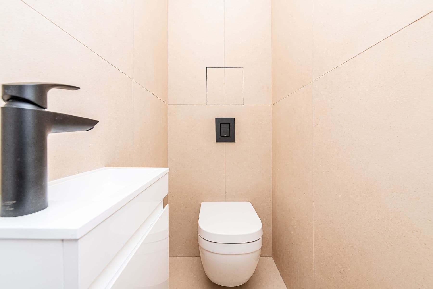 Prodej bytu 3+kk 85 m², Hořejší nábřeží, Praha, Praha Prodej bytu 3+kk 85 m², Hořejší nábřeží, Praha, Praha
