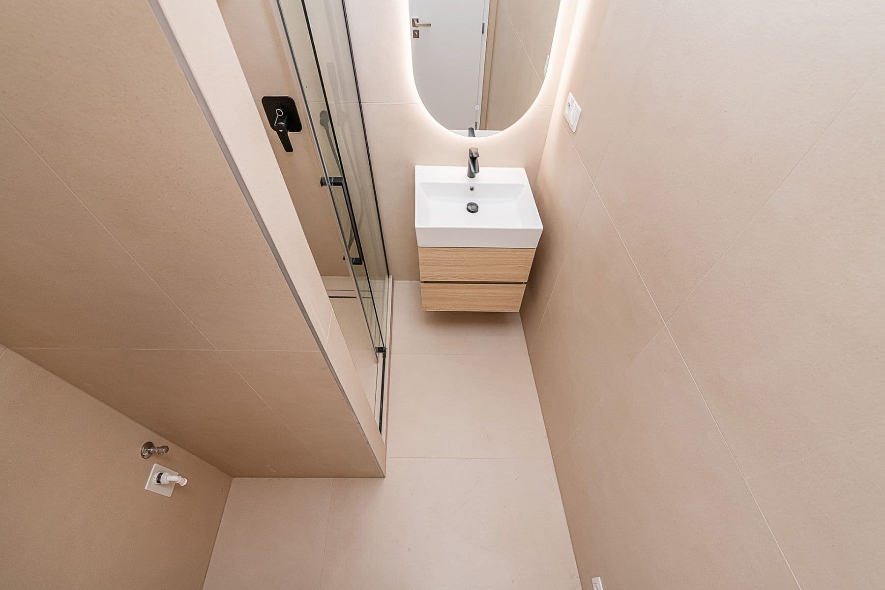 Prodej bytu 3+kk 85 m², Hořejší nábřeží, Praha, Praha Prodej bytu 3+kk 85 m², Hořejší nábřeží, Praha, Praha