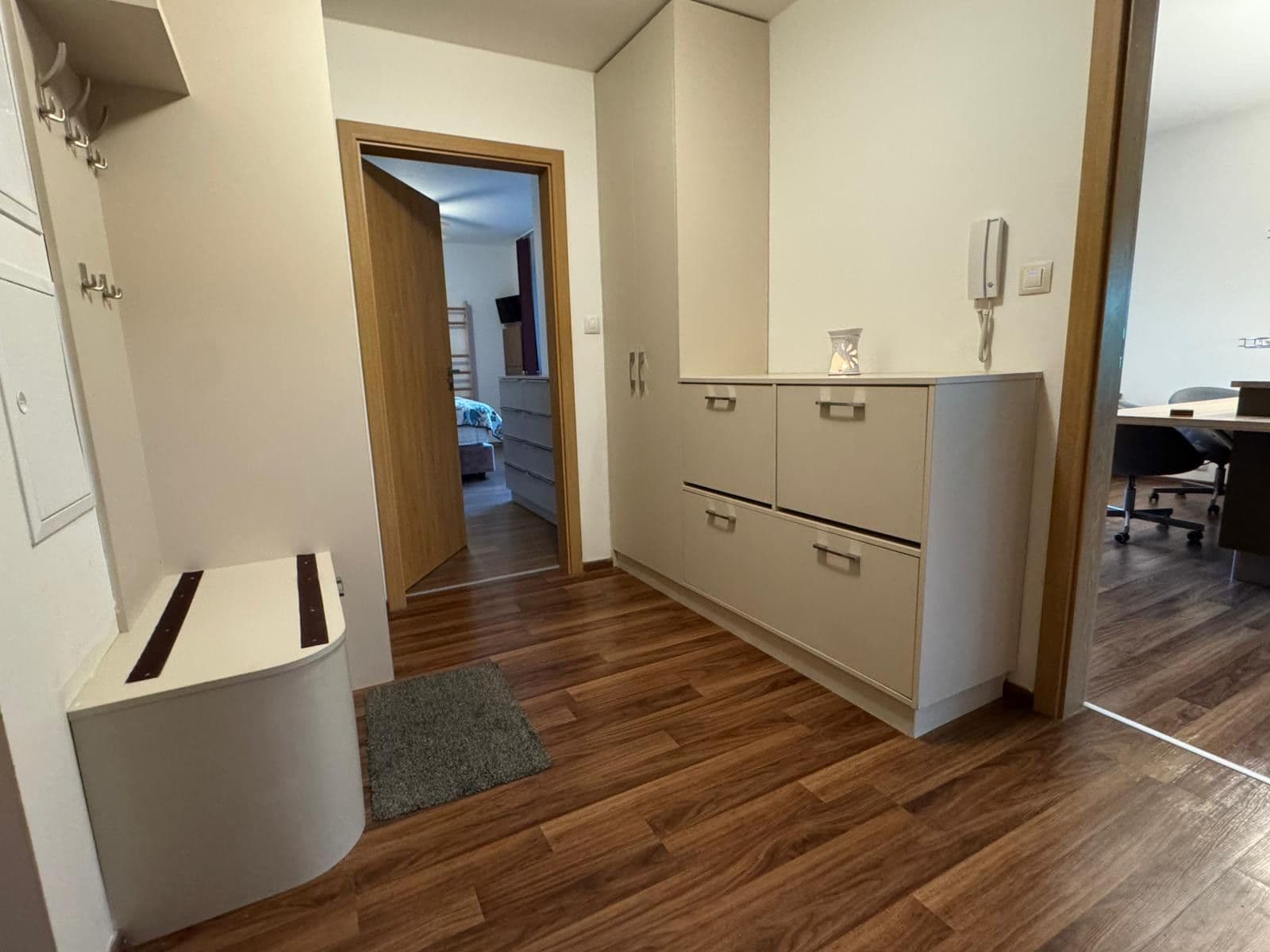 Pronájem bytu 2+kk 59 m², V Mezihoří, Praha, Praha Pronájem bytu 2+kk 59 m², V Mezihoří, Praha, Praha