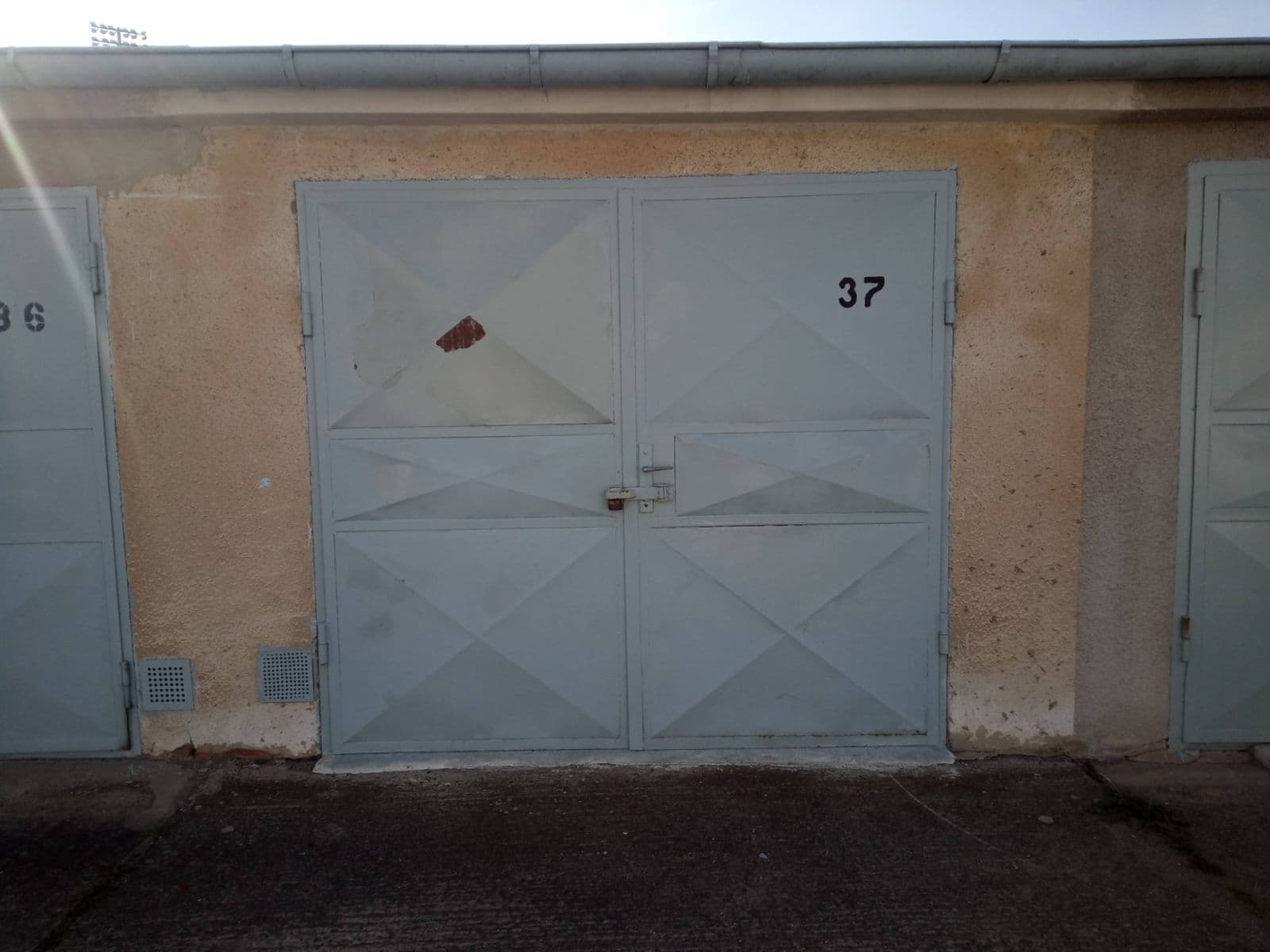 Pronájem garáže 23 m², Chomutov, Ústecký kraj Pronájem garáže 23 m², Chomutov, Ústecký kraj