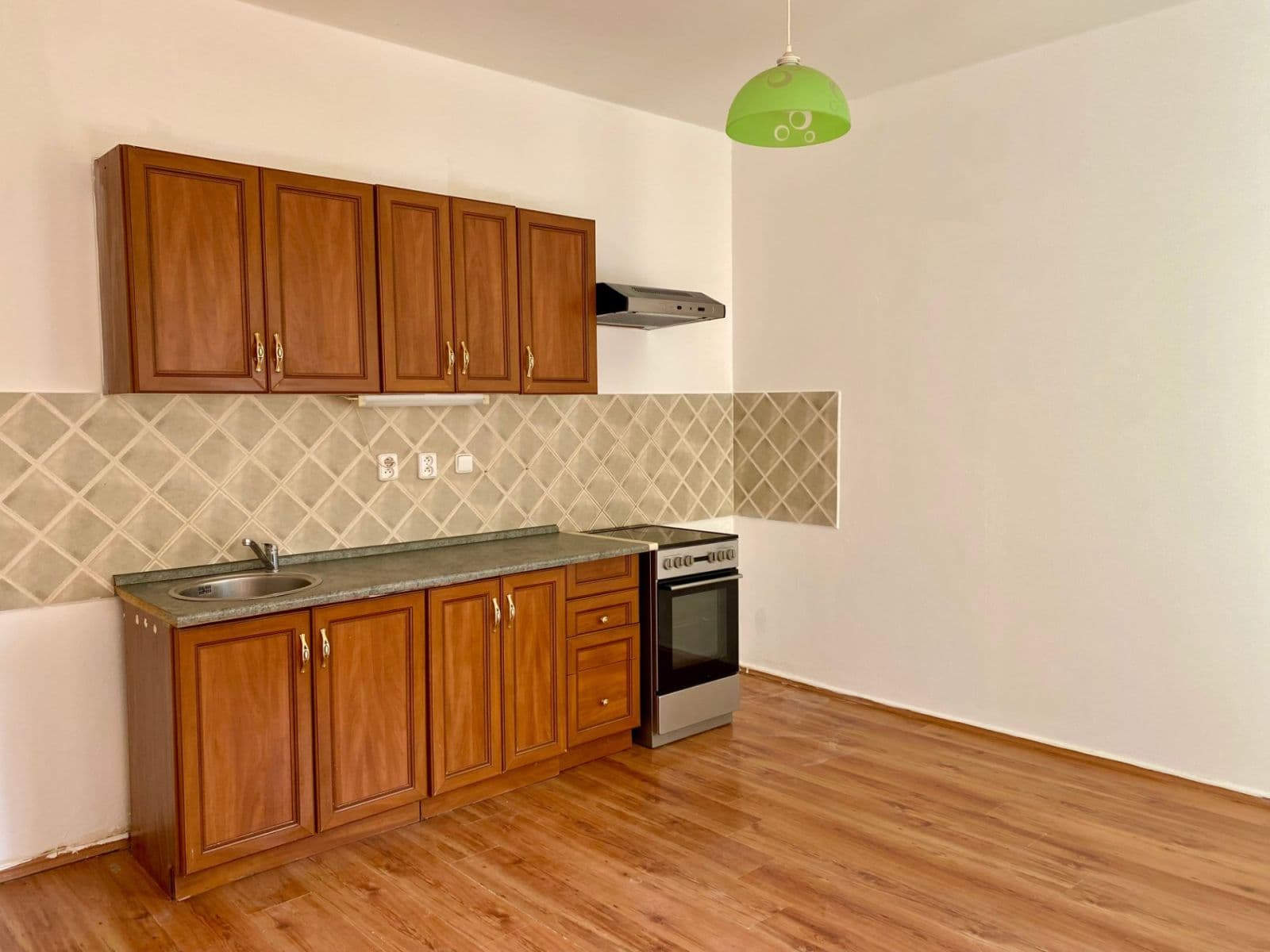 Prodej bytu 2+kk 60 m², Rakouská, Milovice, Středočeský kraj Prodej bytu 2+kk 60 m², Rakouská, Milovice, Středočeský kraj