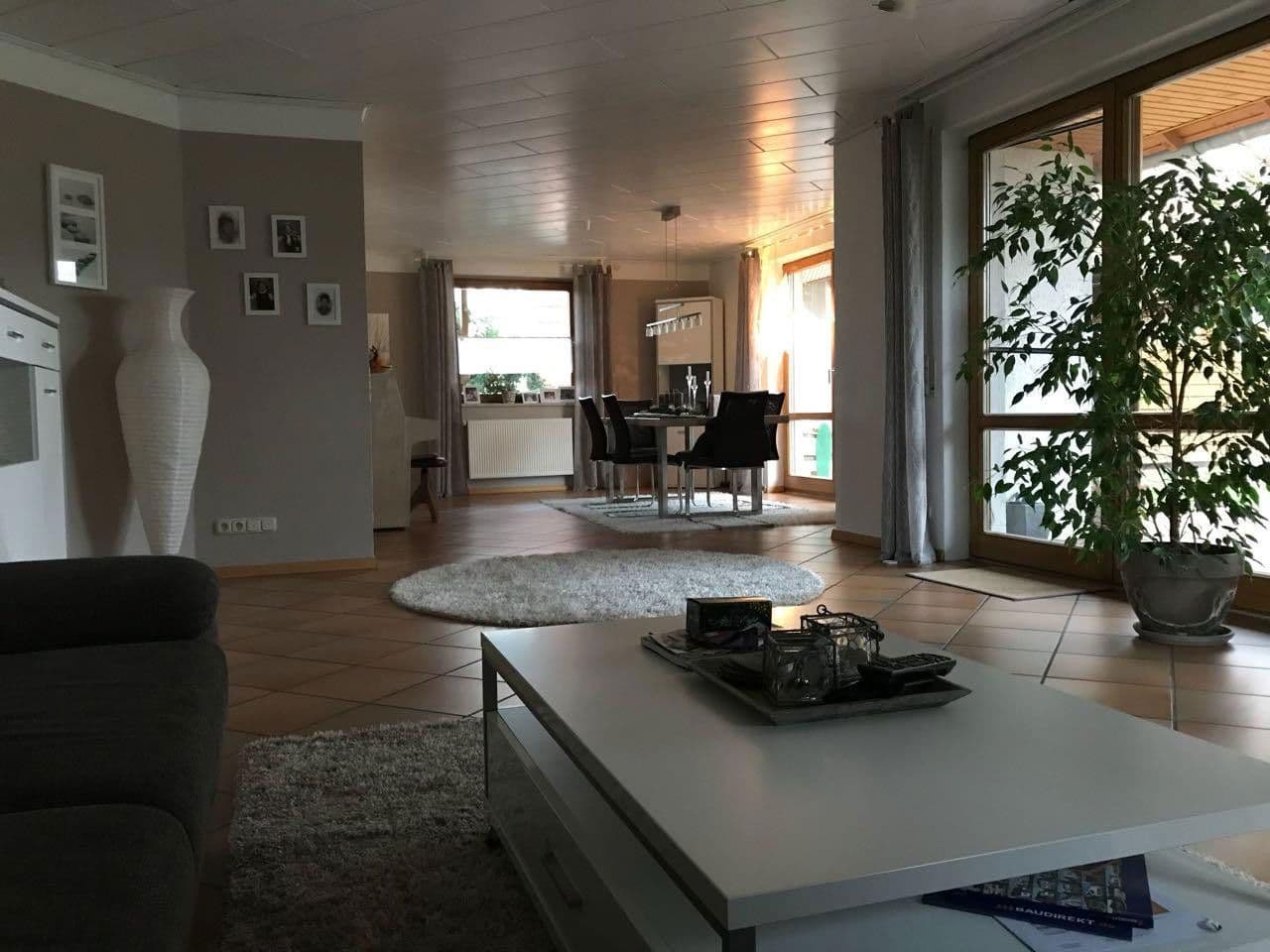 Prodej domu 256 m², pozemek 865 m², Vechelde, Dolní Sasko Prodej domu 256 m², pozemek 865 m², Vechelde, Dolní Sasko